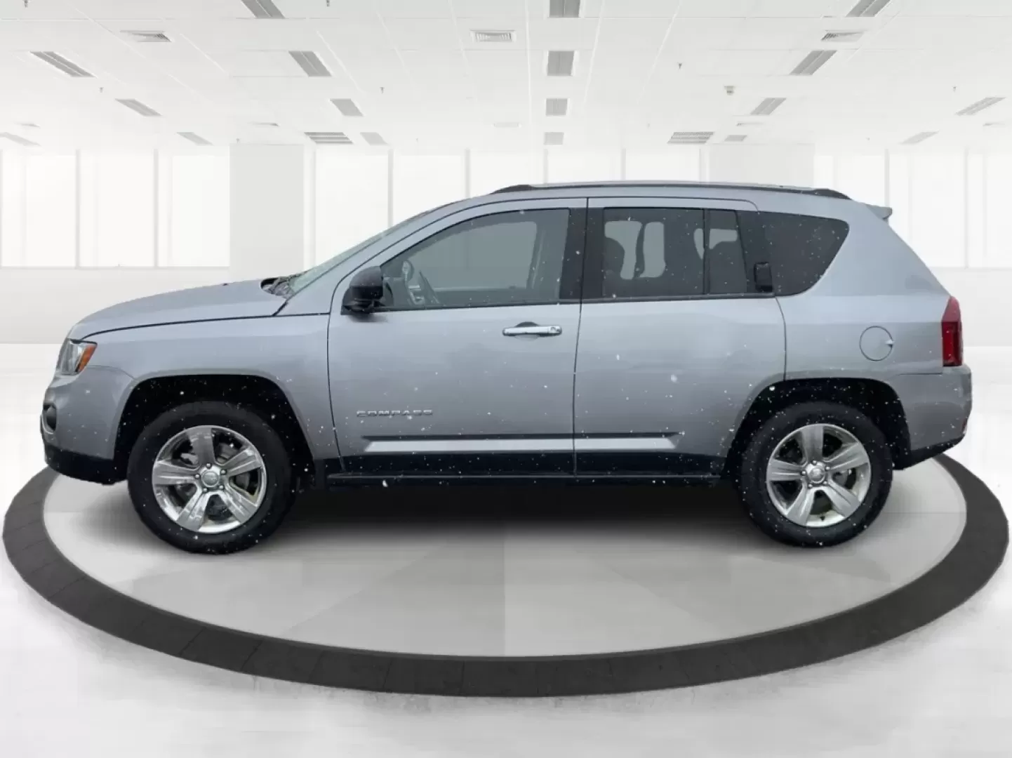 2017 Jeep Compass Latitude 4x4 (1C4NJDEB9HD) with an 2.4L I-4 DOHC engine, located at 1951 S Dayton Lakeview Rd., New Carlisle, OH, 45344, (937) 908-9800, 39.890999, -84.050255 - **Unlock Your Adventurous Spirit with the 2017 Jeep Compass Latitude 4x4!**<br /> <br /> Are you ready to embrace a lifestyle filled with adventure and exploration? The 2017 Jeep Compass Latitude 4x4 is your perfect companion for weekend getaways, daily commutes, or even grocery runs around Moraine, - Photo#5