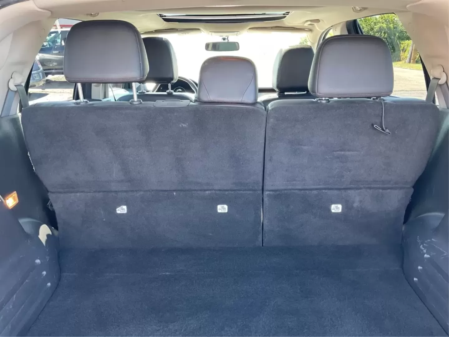 2013 Ford Edge Limited (2FMDK3KC7DB) with an 3.5L V6 DOHC 24V engine, 6-Speed Automatic transmission, located at 1951 S Dayton Lakeview Rd., New Carlisle, OH, 45344, (937) 908-9800, 39.890999, -84.050255 - Are you ready to elevate your driving experience while enjoying the comfort and versatility of an SUV? Look no further than this stunning 2013 Ford Edge Limited, available now at Advantage Car and Credit in Xenia, OH. Perfect for growing families or anyone seeking a reliable vehicle for daily commut - Photo#12