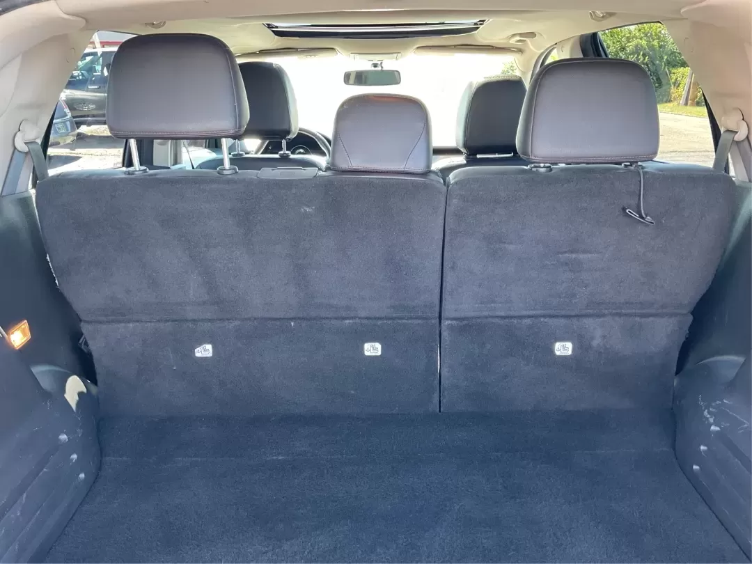 2013 Ford Edge Limited (2FMDK3KC7DB) with an 3.5L V6 DOHC 24V engine, 6-Speed Automatic transmission, located at 1951 S Dayton Lakeview Rd., New Carlisle, OH, 45344, (937) 908-9800, 39.890999, -84.050255 - Are you ready to elevate your driving experience while enjoying the comfort and versatility of an SUV? Look no further than this stunning 2013 Ford Edge Limited, available now at Advantage Car and Credit in Xenia, OH. Perfect for growing families or anyone seeking a reliable vehicle for daily commut - Photo#12