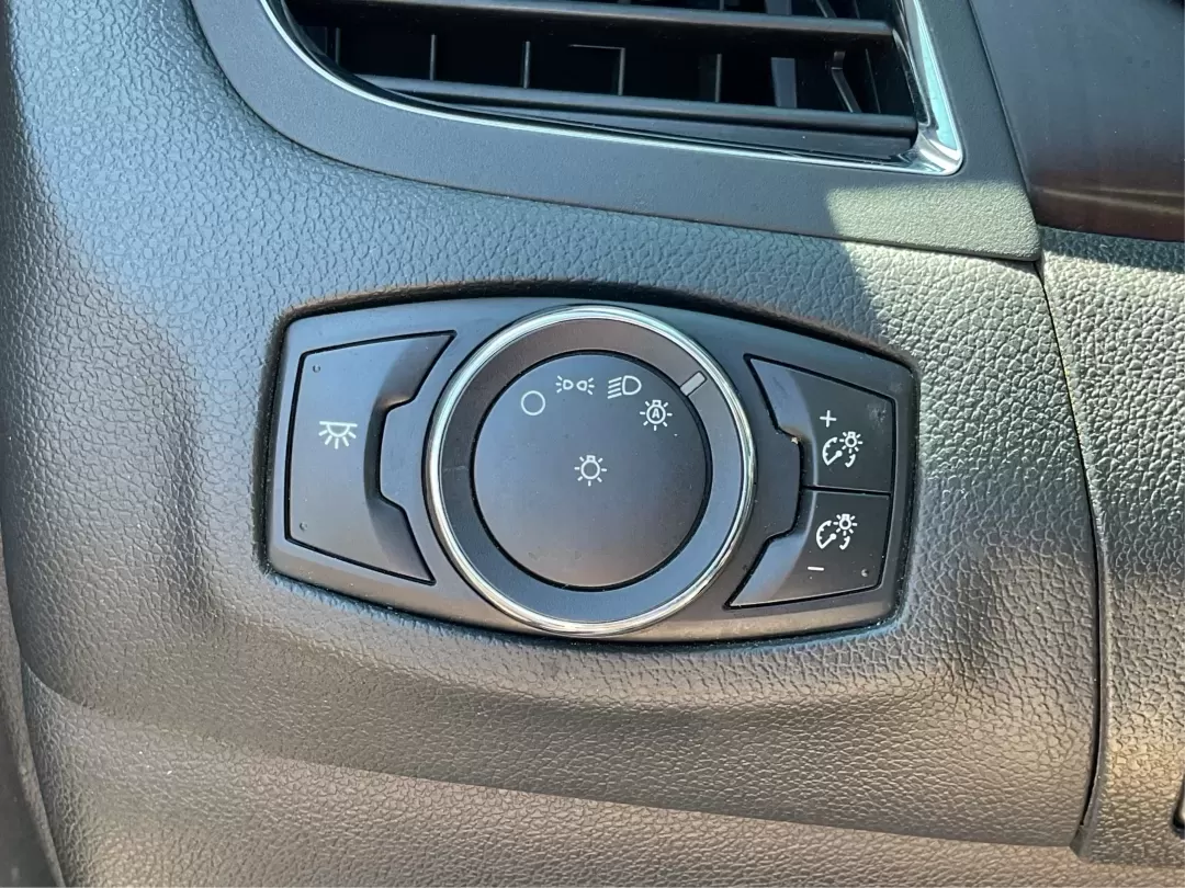 2013 Ford Edge Limited (2FMDK3KC7DB) with an 3.5L V6 DOHC 24V engine, 6-Speed Automatic transmission, located at 1951 S Dayton Lakeview Rd., New Carlisle, OH, 45344, (937) 908-9800, 39.890999, -84.050255 - Are you ready to elevate your driving experience while enjoying the comfort and versatility of an SUV? Look no further than this stunning 2013 Ford Edge Limited, available now at Advantage Car and Credit in Xenia, OH. Perfect for growing families or anyone seeking a reliable vehicle for daily commut - Photo#17