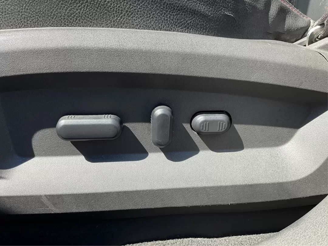 2013 Ford Edge Limited (2FMDK3KC7DB) with an 3.5L V6 DOHC 24V engine, 6-Speed Automatic transmission, located at 1951 S Dayton Lakeview Rd., New Carlisle, OH, 45344, (937) 908-9800, 39.890999, -84.050255 - Are you ready to elevate your driving experience while enjoying the comfort and versatility of an SUV? Look no further than this stunning 2013 Ford Edge Limited, available now at Advantage Car and Credit in Xenia, OH. Perfect for growing families or anyone seeking a reliable vehicle for daily commut - Photo#18