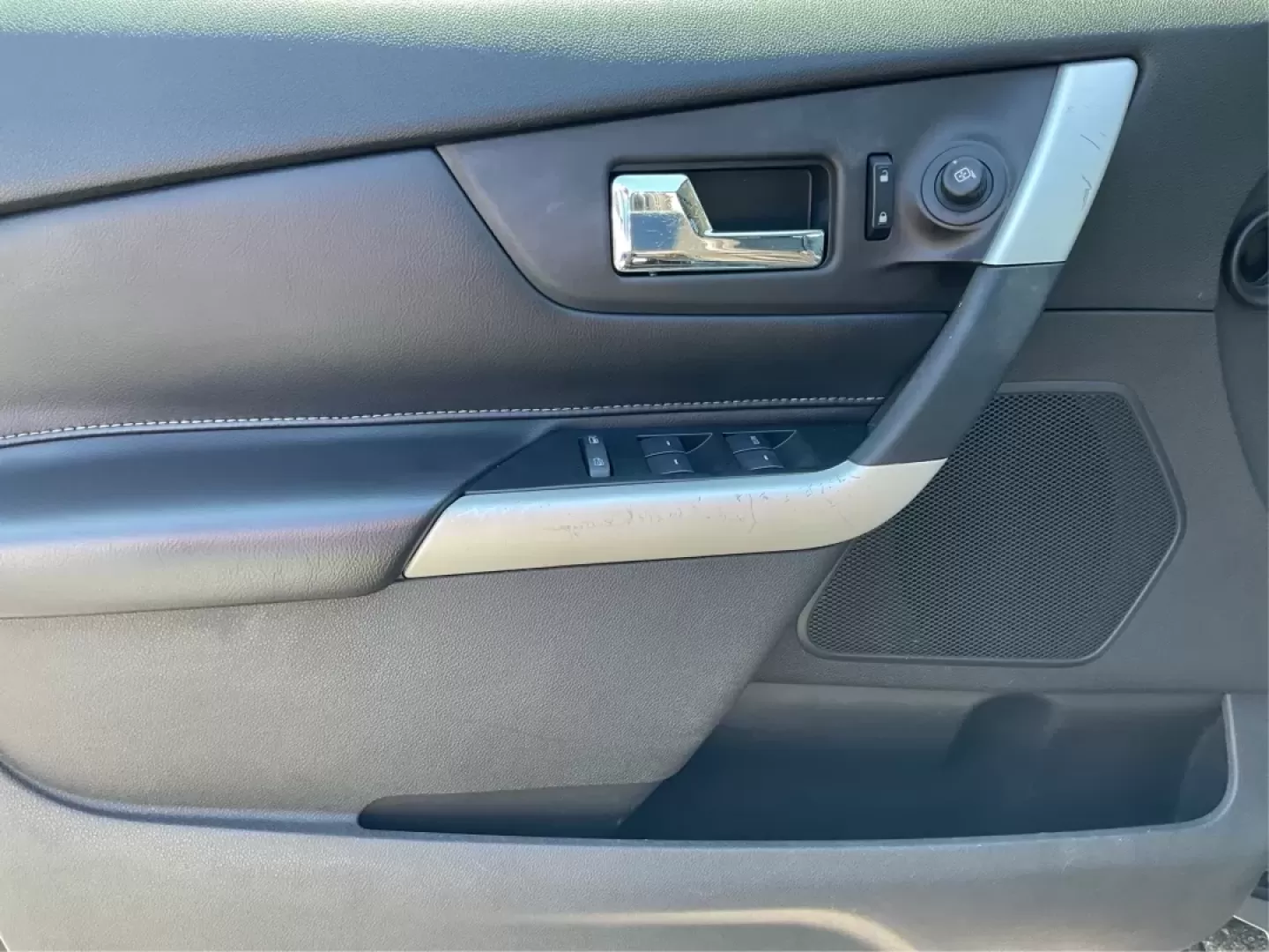 2013 Ford Edge Limited (2FMDK3KC7DB) with an 3.5L V6 DOHC 24V engine, 6-Speed Automatic transmission, located at 1951 S Dayton Lakeview Rd., New Carlisle, OH, 45344, (937) 908-9800, 39.890999, -84.050255 - Are you ready to elevate your driving experience while enjoying the comfort and versatility of an SUV? Look no further than this stunning 2013 Ford Edge Limited, available now at Advantage Car and Credit in Xenia, OH. Perfect for growing families or anyone seeking a reliable vehicle for daily commut - Photo#19