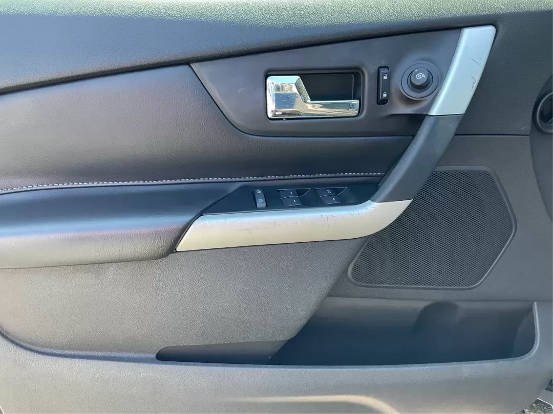 2013 Ford Edge Limited (2FMDK3KC7DB) with an 3.5L V6 DOHC 24V engine, 6-Speed Automatic transmission, located at 1951 S Dayton Lakeview Rd., New Carlisle, OH, 45344, (937) 908-9800, 39.890999, -84.050255 - Are you ready to elevate your driving experience while enjoying the comfort and versatility of an SUV? Look no further than this stunning 2013 Ford Edge Limited, available now at Advantage Car and Credit in Xenia, OH. Perfect for growing families or anyone seeking a reliable vehicle for daily commut - Photo#19