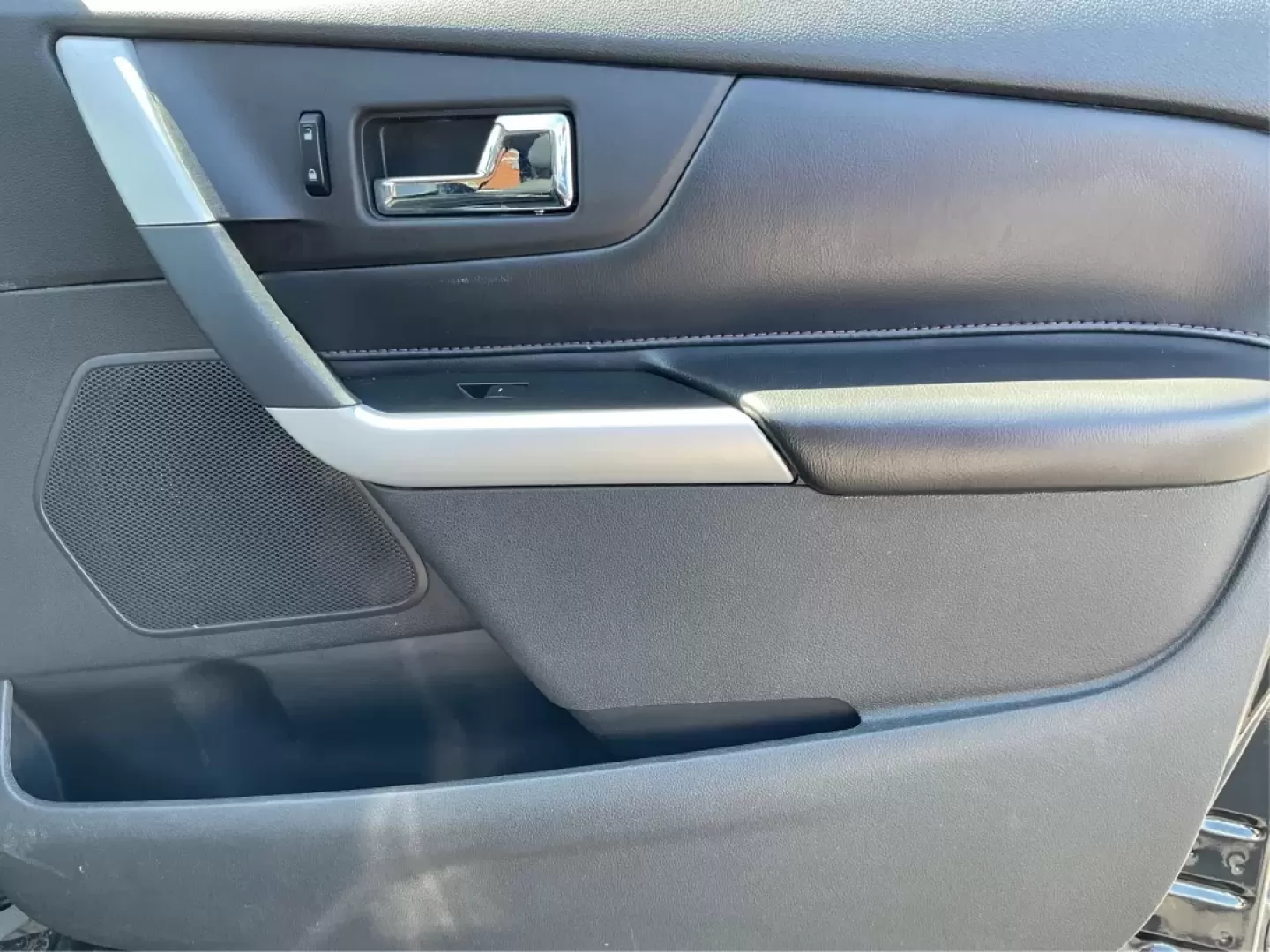 2013 Ford Edge Limited (2FMDK3KC7DB) with an 3.5L V6 DOHC 24V engine, 6-Speed Automatic transmission, located at 1951 S Dayton Lakeview Rd., New Carlisle, OH, 45344, (937) 908-9800, 39.890999, -84.050255 - Are you ready to elevate your driving experience while enjoying the comfort and versatility of an SUV? Look no further than this stunning 2013 Ford Edge Limited, available now at Advantage Car and Credit in Xenia, OH. Perfect for growing families or anyone seeking a reliable vehicle for daily commut - Photo#20