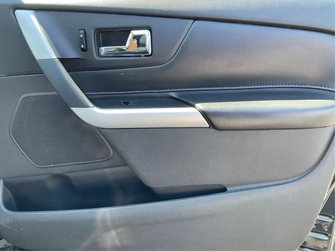 2013 Ford Edge Limited (2FMDK3KC7DB) with an Other engine, located at 1230 East Main St, Xenia, OH, 45385, (937) 908-9800, 39.688026, -83.910172 - Are you ready to elevate your driving experience while enjoying the comfort and versatility of an SUV? Look no further than this stunning 2013 Ford Edge Limited, available now at Advantage Car and Credit in Xenia, OH. Perfect for growing families or anyone seeking a reliable vehicle for daily commut - Photo#20