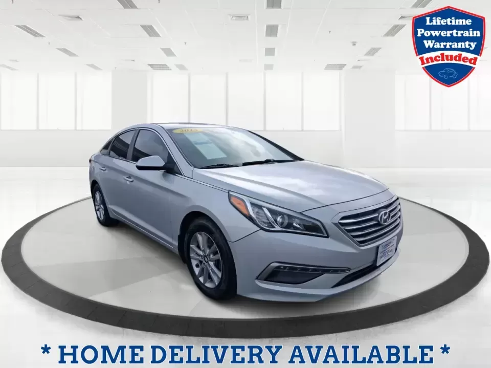 2015 Hyundai Sonata SE (5NPE24AFXFH) with an 2.4L L4 DOHC 16V engine, 7-Speed Automatic transmission, located at 1099 N County Rd 25A , Troy, OH, 45373, (937) 908-9800, 40.057079, -84.212883 - Need a dependable daily commuter that still feels comfortable for weekend getaways to Dayton, Tipp City, or a quick escape to Charleston Falls Preserve? This 2015 Hyundai Sonata SE in Symphony Silver is a smart, budget-friendly sedan that fits real life in Troy, Ohio-easy to park downtown, smooth on - Photo#0