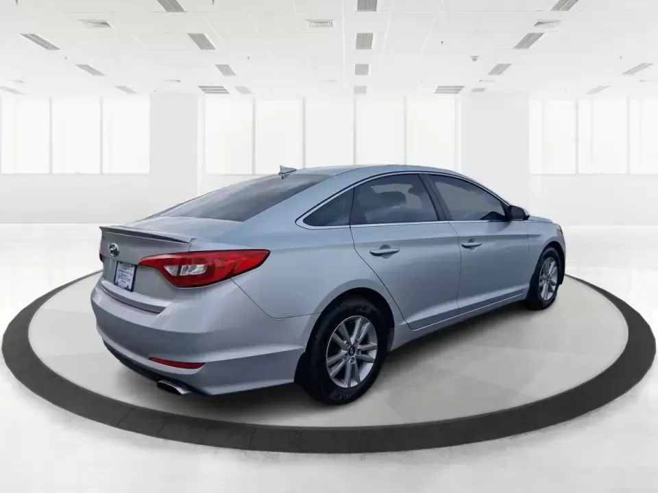 2015 Hyundai Sonata SE (5NPE24AFXFH) with an 2.4L L4 DOHC 16V engine, 7-Speed Automatic transmission, located at 1099 N County Rd 25A , Troy, OH, 45373, (937) 908-9800, 40.057079, -84.212883 - Need a dependable daily commuter that still feels comfortable for weekend getaways to Dayton, Tipp City, or a quick escape to Charleston Falls Preserve? This 2015 Hyundai Sonata SE in Symphony Silver is a smart, budget-friendly sedan that fits real life in Troy, Ohio-easy to park downtown, smooth on - Photo#2