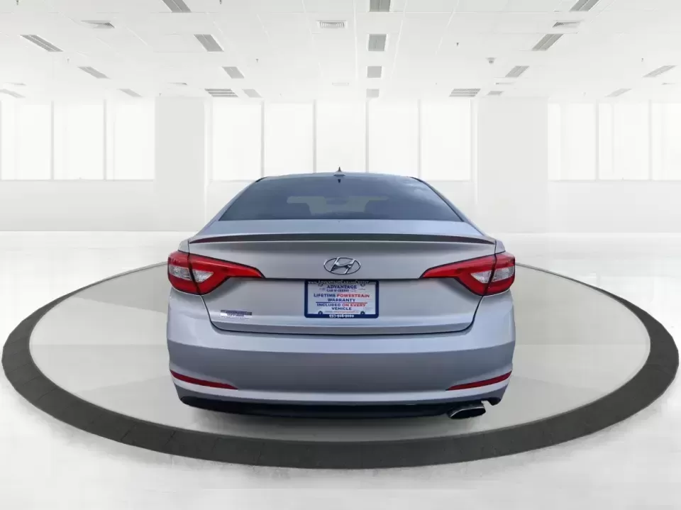 2015 Hyundai Sonata SE (5NPE24AFXFH) with an 2.4L L4 DOHC 16V engine, 7-Speed Automatic transmission, located at 1099 N County Rd 25A , Troy, OH, 45373, (937) 908-9800, 40.057079, -84.212883 - Need a dependable daily commuter that still feels comfortable for weekend getaways to Dayton, Tipp City, or a quick escape to Charleston Falls Preserve? This 2015 Hyundai Sonata SE in Symphony Silver is a smart, budget-friendly sedan that fits real life in Troy, Ohio-easy to park downtown, smooth on - Photo#3