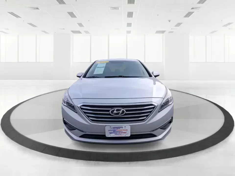 2015 Hyundai Sonata SE (5NPE24AFXFH) with an 2.4L L4 DOHC 16V engine, 7-Speed Automatic transmission, located at 1099 N County Rd 25A , Troy, OH, 45373, (937) 908-9800, 40.057079, -84.212883 - Need a dependable daily commuter that still feels comfortable for weekend getaways to Dayton, Tipp City, or a quick escape to Charleston Falls Preserve? This 2015 Hyundai Sonata SE in Symphony Silver is a smart, budget-friendly sedan that fits real life in Troy, Ohio-easy to park downtown, smooth on - Photo#7
