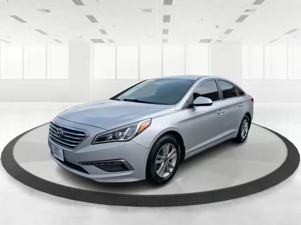 2015 Hyundai Sonata SE (5NPE24AFXFH) with an 2.4L L4 DOHC 16V engine, 7-Speed Automatic transmission, located at 1099 N County Rd 25A , Troy, OH, 45373, (937) 908-9800, 40.057079, -84.212883 - Need a dependable daily commuter that still feels comfortable for weekend getaways to Dayton, Tipp City, or a quick escape to Charleston Falls Preserve? This 2015 Hyundai Sonata SE in Symphony Silver is a smart, budget-friendly sedan that fits real life in Troy, Ohio-easy to park downtown, smooth on - Photo#8