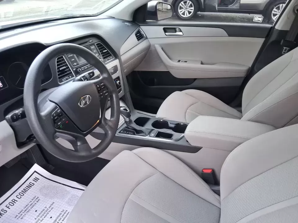 2015 Hyundai Sonata SE (5NPE24AFXFH) with an 2.4L L4 DOHC 16V engine, 7-Speed Automatic transmission, located at 1099 N County Rd 25A , Troy, OH, 45373, (937) 908-9800, 40.057079, -84.212883 - Need a dependable daily commuter that still feels comfortable for weekend getaways to Dayton, Tipp City, or a quick escape to Charleston Falls Preserve? This 2015 Hyundai Sonata SE in Symphony Silver is a smart, budget-friendly sedan that fits real life in Troy, Ohio-easy to park downtown, smooth on - Photo#9