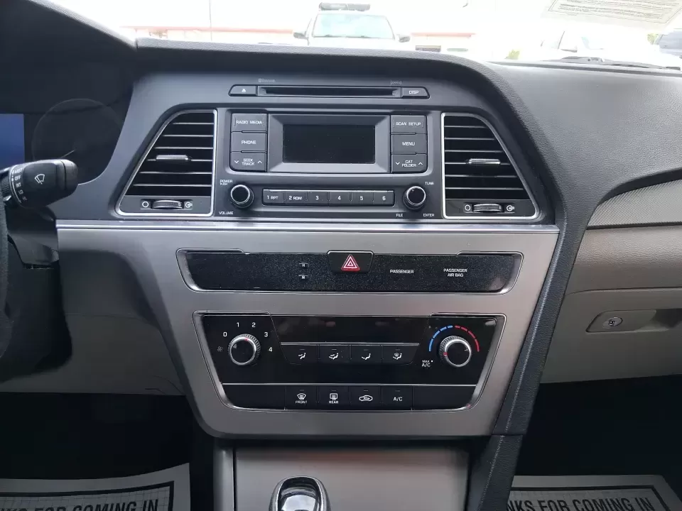 2015 Hyundai Sonata SE (5NPE24AFXFH) with an 2.4L L4 DOHC 16V engine, 7-Speed Automatic transmission, located at 1099 N County Rd 25A , Troy, OH, 45373, (937) 908-9800, 40.057079, -84.212883 - Need a dependable daily commuter that still feels comfortable for weekend getaways to Dayton, Tipp City, or a quick escape to Charleston Falls Preserve? This 2015 Hyundai Sonata SE in Symphony Silver is a smart, budget-friendly sedan that fits real life in Troy, Ohio-easy to park downtown, smooth on - Photo#13