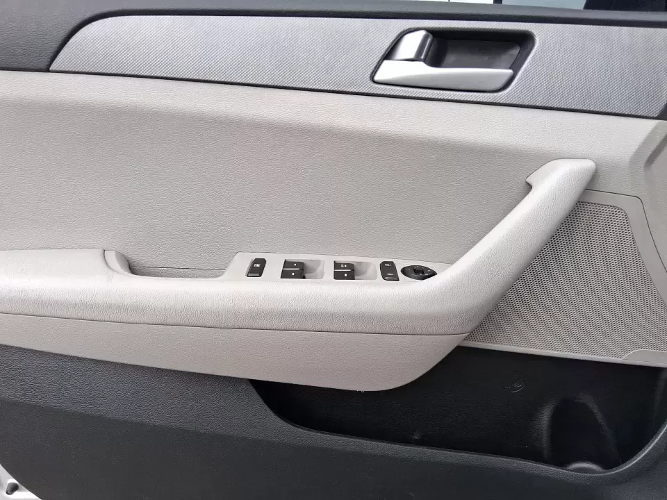 2015 Hyundai Sonata SE (5NPE24AFXFH) with an 2.4L L4 DOHC 16V engine, 7-Speed Automatic transmission, located at 1099 N County Rd 25A , Troy, OH, 45373, (937) 908-9800, 40.057079, -84.212883 - Need a dependable daily commuter that still feels comfortable for weekend getaways to Dayton, Tipp City, or a quick escape to Charleston Falls Preserve? This 2015 Hyundai Sonata SE in Symphony Silver is a smart, budget-friendly sedan that fits real life in Troy, Ohio-easy to park downtown, smooth on - Photo#17