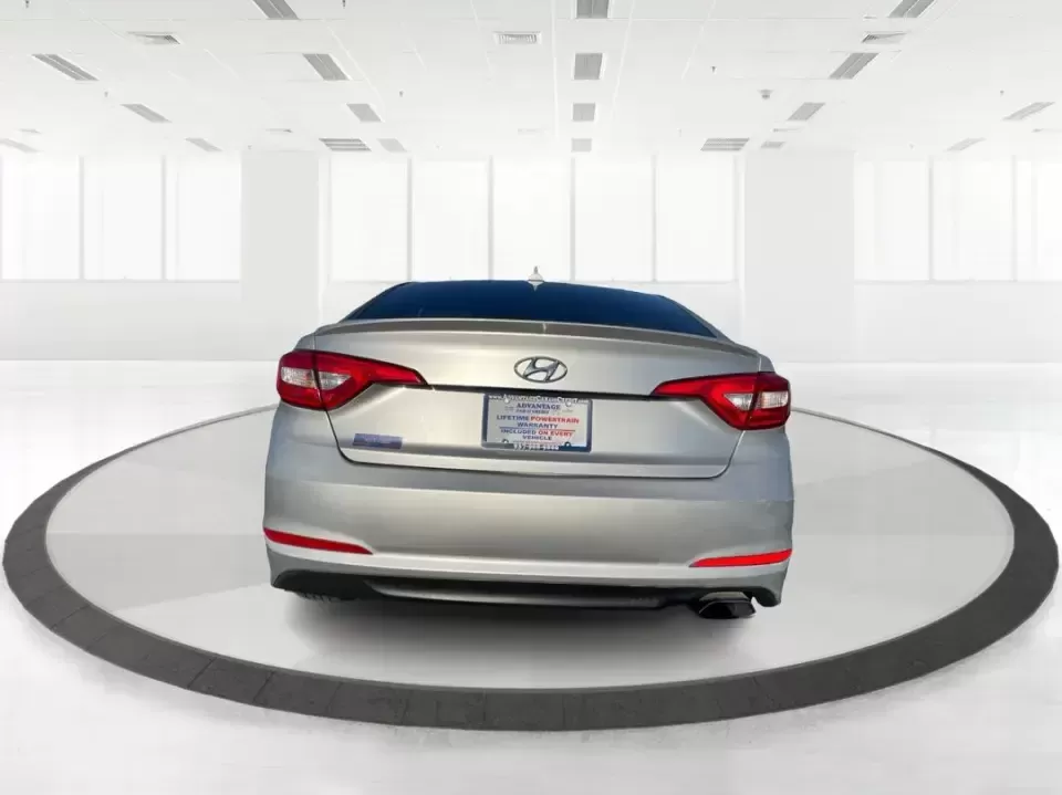 2015 Hyundai Sonata SE (5NPE24AFXFH) with an 2.4L L4 DOHC 16V engine, 7-Speed Automatic transmission, located at 1951 S Dayton Lakeview Rd., New Carlisle, OH, 45344, (937) 908-9800, 39.890999, -84.050255 - Need a dependable daily commuter that still feels comfortable for weekend getaways to Dayton, Tipp City, or a quick escape to Charleston Falls Preserve? This 2015 Hyundai Sonata SE in Symphony Silver is a smart, budget-friendly sedan that fits real life in Troy, Ohio-easy to park downtown, smooth on - Photo#3