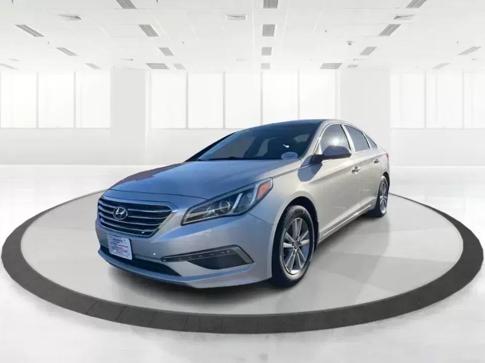 2015 Hyundai Sonata SE (5NPE24AFXFH) with an 2.4L L4 DOHC 16V engine, 7-Speed Automatic transmission, located at 1951 S Dayton Lakeview Rd., New Carlisle, OH, 45344, (937) 908-9800, 39.890999, -84.050255 - Need a dependable daily commuter that still feels comfortable for weekend getaways to Dayton, Tipp City, or a quick escape to Charleston Falls Preserve? This 2015 Hyundai Sonata SE in Symphony Silver is a smart, budget-friendly sedan that fits real life in Troy, Ohio-easy to park downtown, smooth on - Photo#8