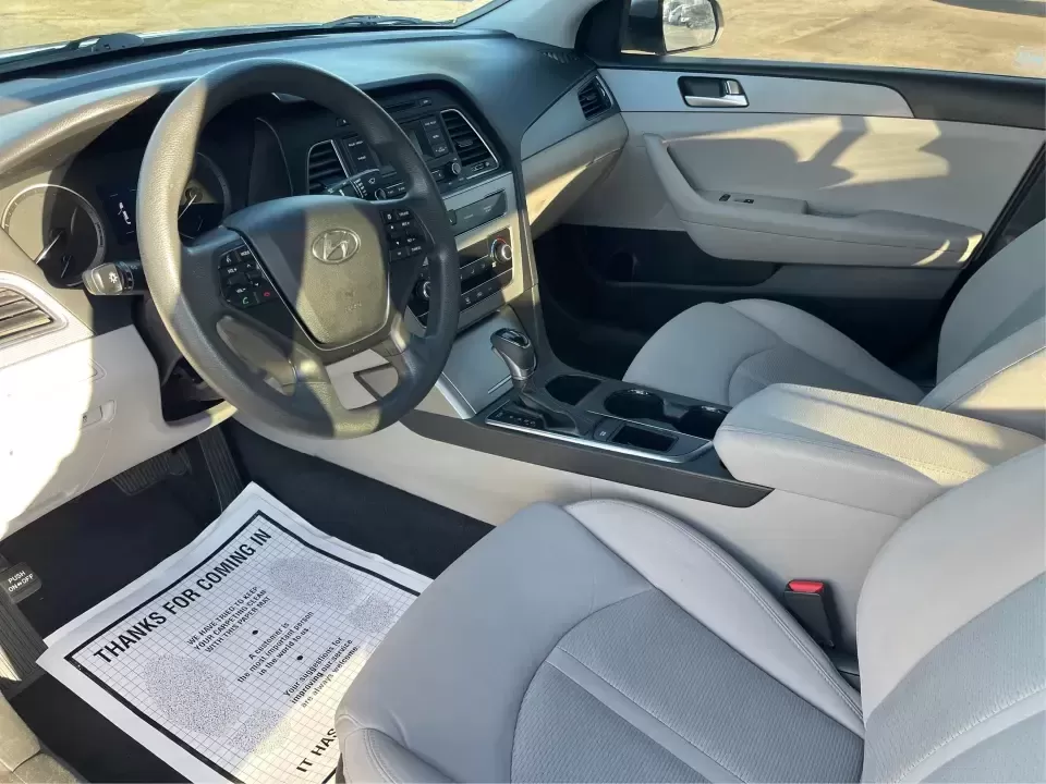 2015 Hyundai Sonata SE (5NPE24AFXFH) with an 2.4L L4 DOHC 16V engine, 7-Speed Automatic transmission, located at 1951 S Dayton Lakeview Rd., New Carlisle, OH, 45344, (937) 908-9800, 39.890999, -84.050255 - Need a dependable daily commuter that still feels comfortable for weekend getaways to Dayton, Tipp City, or a quick escape to Charleston Falls Preserve? This 2015 Hyundai Sonata SE in Symphony Silver is a smart, budget-friendly sedan that fits real life in Troy, Ohio-easy to park downtown, smooth on - Photo#9