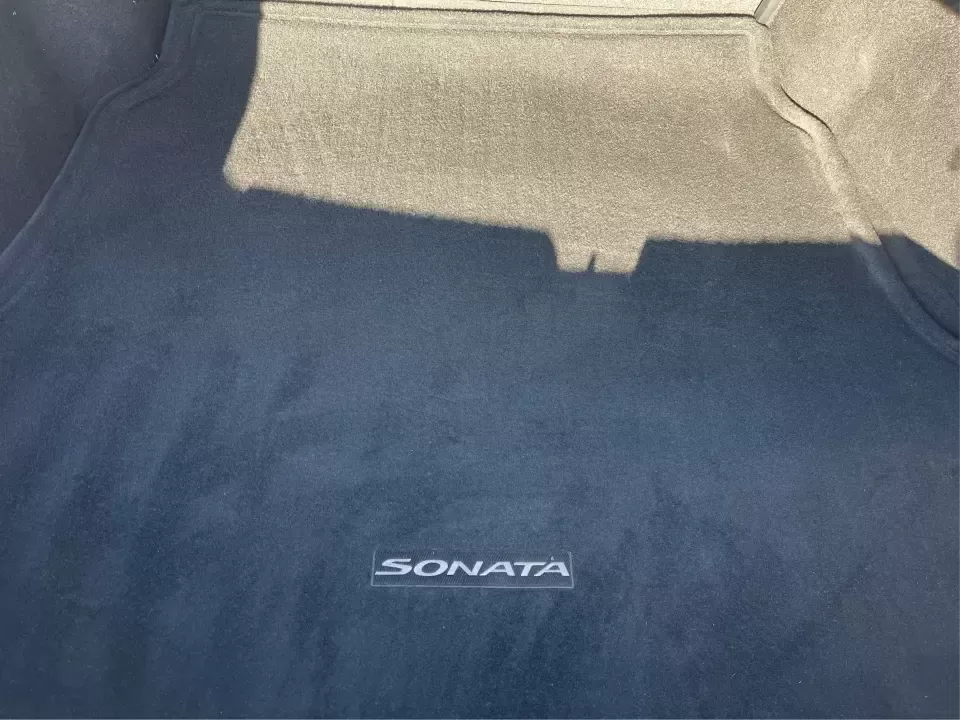 2015 Hyundai Sonata SE (5NPE24AFXFH) with an 2.4L L4 DOHC 16V engine, 7-Speed Automatic transmission, located at 1951 S Dayton Lakeview Rd., New Carlisle, OH, 45344, (937) 908-9800, 39.890999, -84.050255 - Need a dependable daily commuter that still feels comfortable for weekend getaways to Dayton, Tipp City, or a quick escape to Charleston Falls Preserve? This 2015 Hyundai Sonata SE in Symphony Silver is a smart, budget-friendly sedan that fits real life in Troy, Ohio-easy to park downtown, smooth on - Photo#12