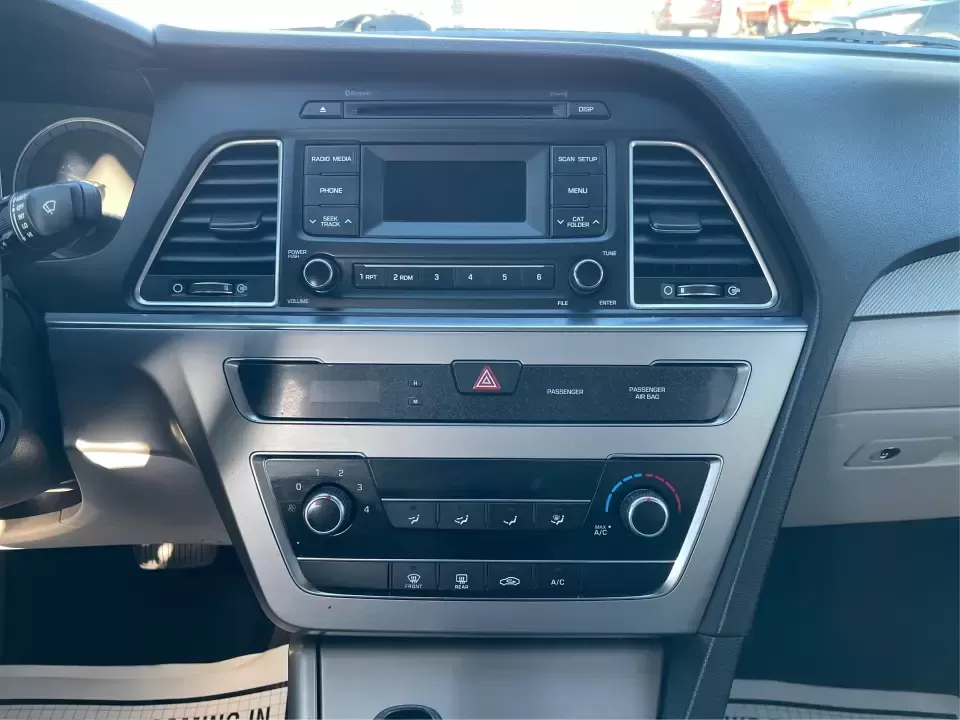 2015 Hyundai Sonata SE (5NPE24AFXFH) with an 2.4L L4 DOHC 16V engine, 7-Speed Automatic transmission, located at 1951 S Dayton Lakeview Rd., New Carlisle, OH, 45344, (937) 908-9800, 39.890999, -84.050255 - Need a dependable daily commuter that still feels comfortable for weekend getaways to Dayton, Tipp City, or a quick escape to Charleston Falls Preserve? This 2015 Hyundai Sonata SE in Symphony Silver is a smart, budget-friendly sedan that fits real life in Troy, Ohio-easy to park downtown, smooth on - Photo#13
