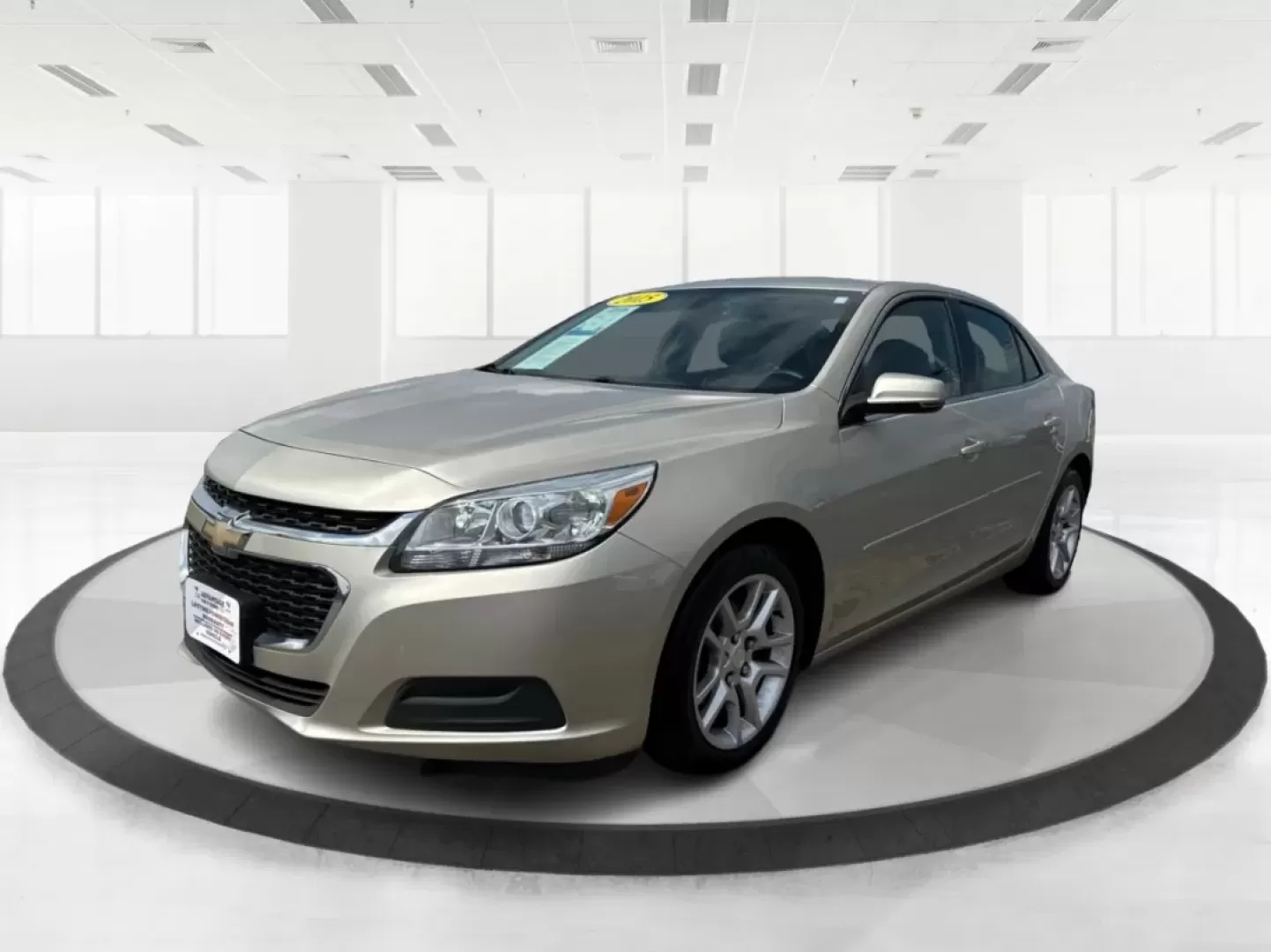 2015 Chevrolet Malibu 1LT (1G11C5SL5FF) with an ECOTEC 2.5L I-4 gasoline direct injection engine, located at 1230 East Main St, Xenia, OH, 45385, (937) 908-9800, 39.688026, -83.910172 - Are you in the market for a reliable sedan that's perfect for daily commutes and weekend getaways alike? Look no further than this stunning 2015 Chevrolet Malibu 1LT, available now at Advantage Car and Credit in Fairborn, OH. This vehicle is not just a car; it's a lifestyle upgrade designed for budg - Photo#8