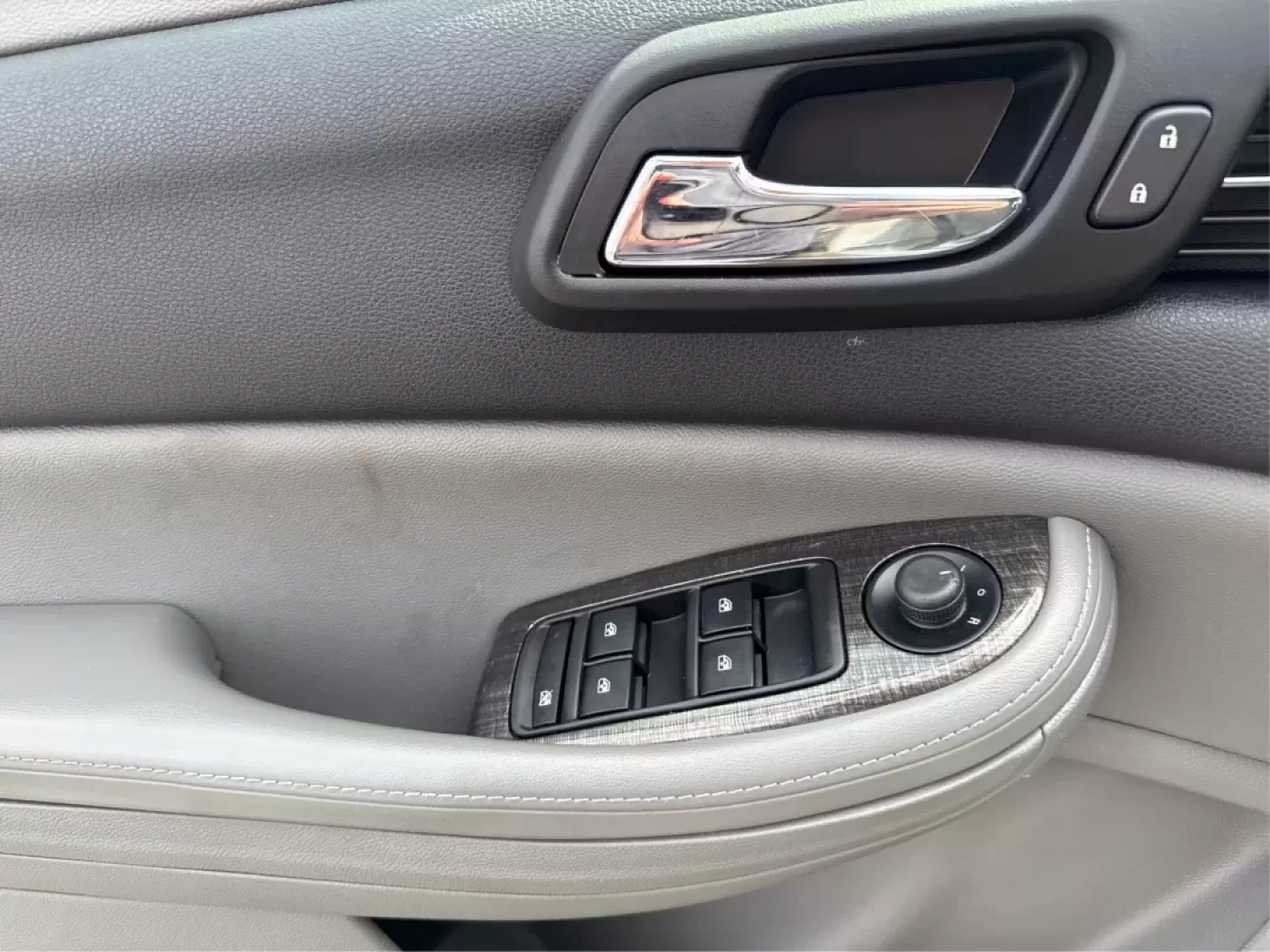 2015 Chevrolet Malibu 1LT (1G11C5SL5FF) with an ECOTEC 2.5L I-4 gasoline direct injection engine, located at 1184 Kauffman Ave, Fairborn, OH, 45324, (937) 908-9800, 39.807072, -84.030914 - Are you in the market for a reliable sedan that's perfect for daily commutes and weekend getaways alike? Look no further than this stunning 2015 Chevrolet Malibu 1LT, available now at Advantage Car and Credit in Fairborn, OH. This vehicle is not just a car; it's a lifestyle upgrade designed for budg - Photo#19