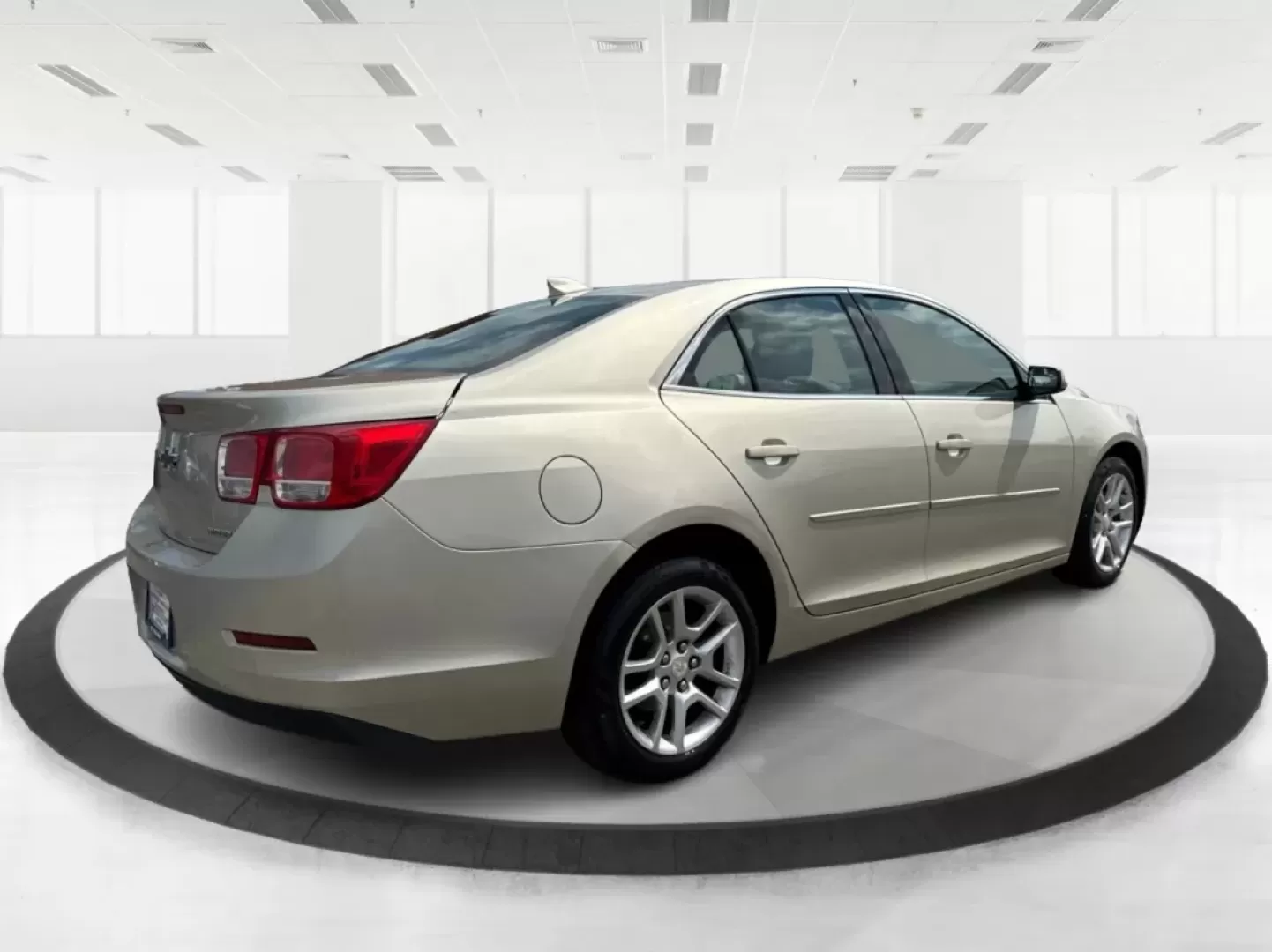 2015 Chevrolet Malibu 1LT (1G11C5SL5FF) with an ECOTEC 2.5L I-4 gasoline direct injection engine, located at 880 E. National Road, Vandalia, OH, 45377, (937) 908-9800, 39.891918, -84.183594 - Are you in the market for a reliable sedan that's perfect for daily commutes and weekend getaways alike? Look no further than this stunning 2015 Chevrolet Malibu 1LT, available now at Advantage Car and Credit in Fairborn, OH. This vehicle is not just a car; it's a lifestyle upgrade designed for budg - Photo#2