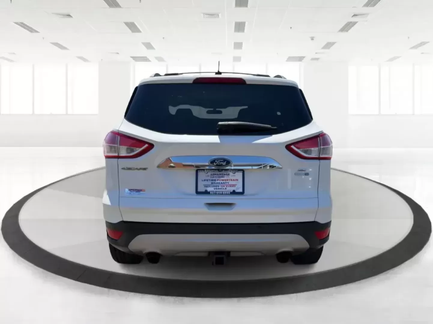 2015 Ford Escape SE (1FMCU9G92FU) with an EcoBoost 1.6L I-4 gasoline direct injection engine, 6-Speed Automatic transmission, located at 401 Woodman Dr, Riverside, OH, 45431, (937) 908-9800, 39.760899, -84.123421 - Need a do-it-all SUV for Dayton-area commutes, school drop-offs, and spontaneous weekend getaways? This 2015 Ford Escape SE 4WD is built for real life in Riverside, Ohio-comfortable for daily runs down Woodman Dr, confident on slick winter mornings, and efficient enough for longer drives toward Down - Photo#3