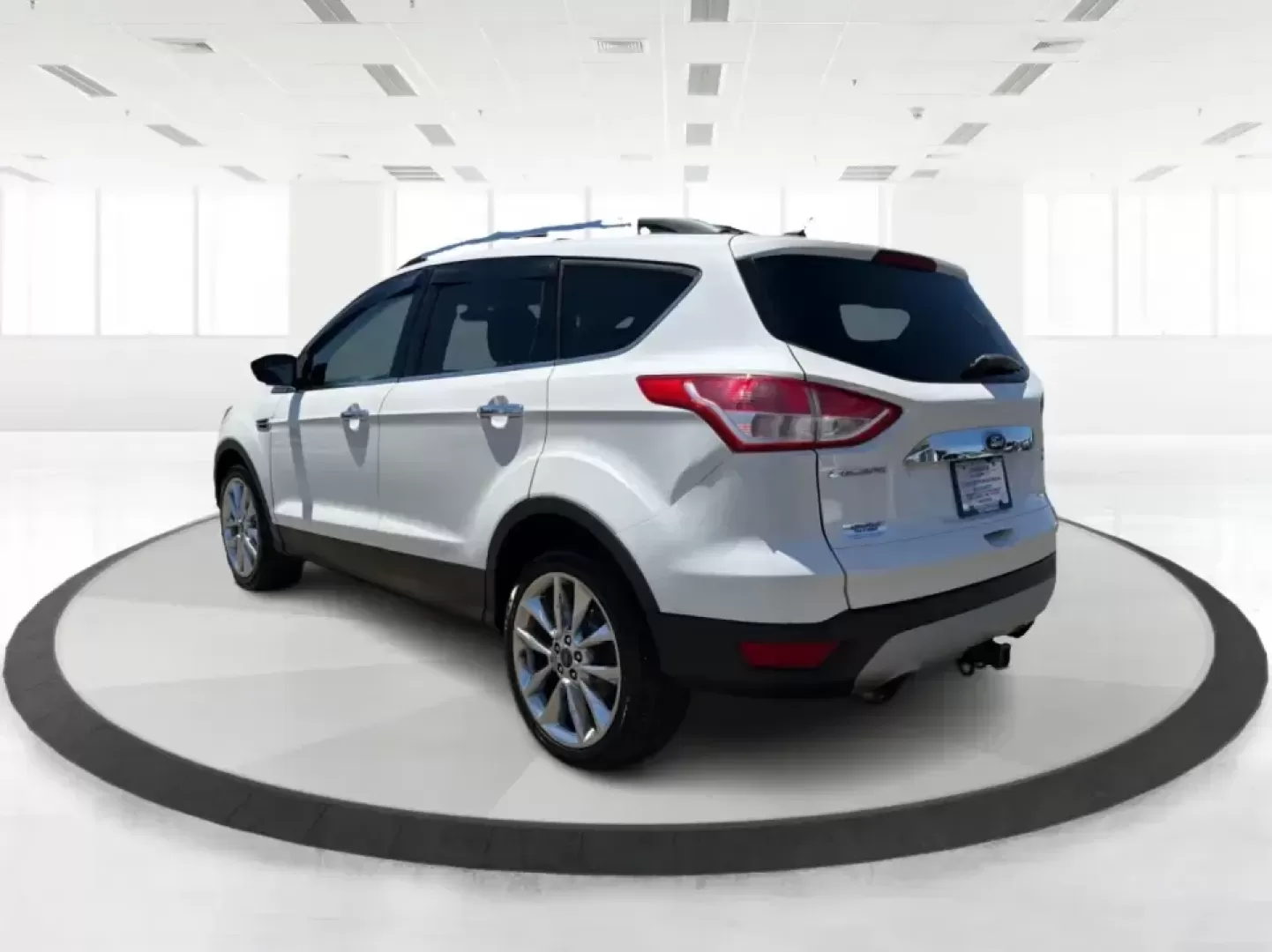2015 Ford Escape SE (1FMCU9G92FU) with an EcoBoost 1.6L I-4 gasoline direct injection engine, 6-Speed Automatic transmission, located at 401 Woodman Dr, Riverside, OH, 45431, (937) 908-9800, 39.760899, -84.123421 - Need a do-it-all SUV for Dayton-area commutes, school drop-offs, and spontaneous weekend getaways? This 2015 Ford Escape SE 4WD is built for real life in Riverside, Ohio-comfortable for daily runs down Woodman Dr, confident on slick winter mornings, and efficient enough for longer drives toward Down - Photo#4
