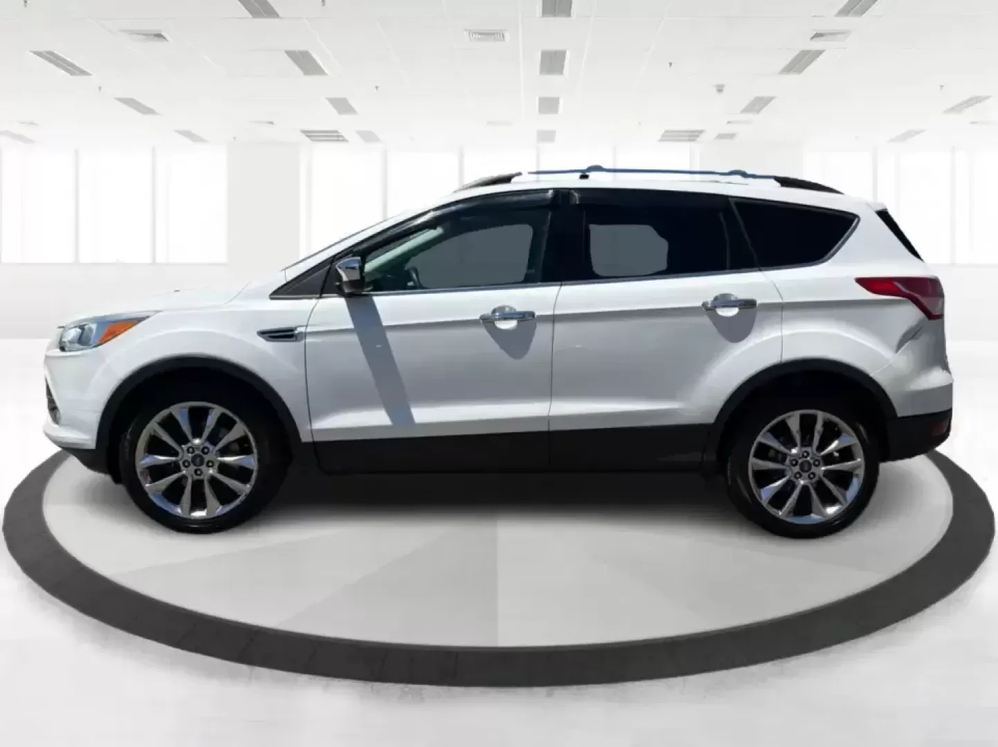 2015 Ford Escape SE (1FMCU9G92FU) with an EcoBoost 1.6L I-4 gasoline direct injection engine, 6-Speed Automatic transmission, located at 401 Woodman Dr, Riverside, OH, 45431, (937) 908-9800, 39.760899, -84.123421 - Need a do-it-all SUV for Dayton-area commutes, school drop-offs, and spontaneous weekend getaways? This 2015 Ford Escape SE 4WD is built for real life in Riverside, Ohio-comfortable for daily runs down Woodman Dr, confident on slick winter mornings, and efficient enough for longer drives toward Down - Photo#5
