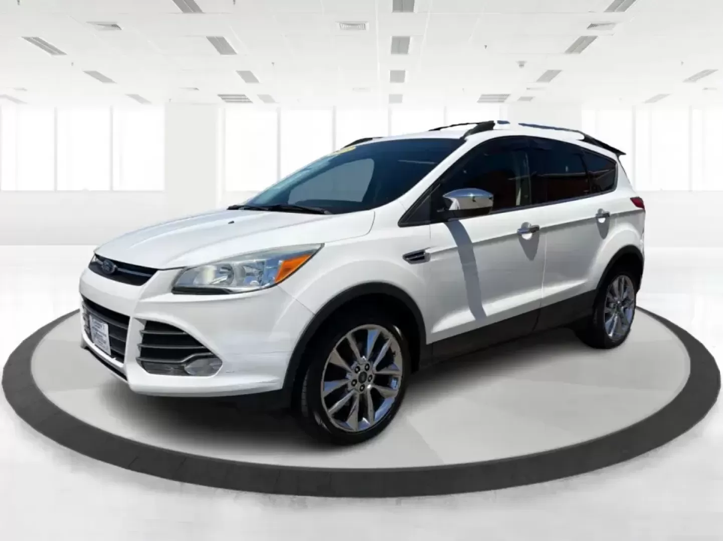 2015 Ford Escape SE (1FMCU9G92FU) with an EcoBoost 1.6L I-4 gasoline direct injection engine, 6-Speed Automatic transmission, located at 401 Woodman Dr, Riverside, OH, 45431, (937) 908-9800, 39.760899, -84.123421 - Need a do-it-all SUV for Dayton-area commutes, school drop-offs, and spontaneous weekend getaways? This 2015 Ford Escape SE 4WD is built for real life in Riverside, Ohio-comfortable for daily runs down Woodman Dr, confident on slick winter mornings, and efficient enough for longer drives toward Down - Photo#8