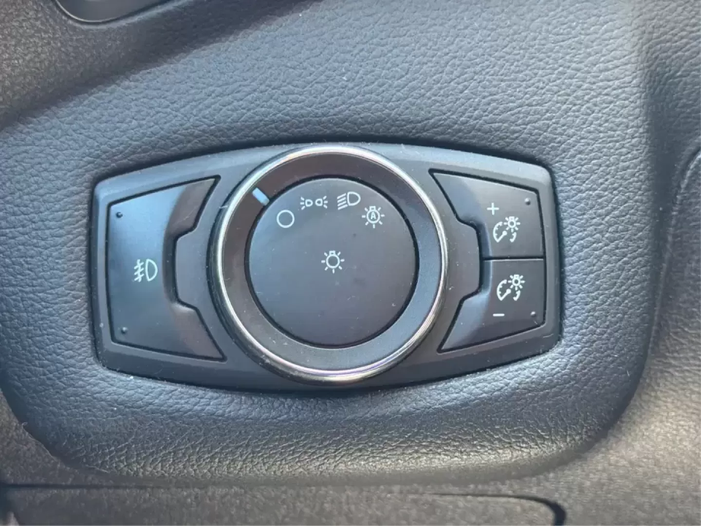 2015 Ford Escape SE (1FMCU9G92FU) with an EcoBoost 1.6L I-4 gasoline direct injection engine, 6-Speed Automatic transmission, located at 401 Woodman Dr, Riverside, OH, 45431, (937) 908-9800, 39.760899, -84.123421 - Need a do-it-all SUV for Dayton-area commutes, school drop-offs, and spontaneous weekend getaways? This 2015 Ford Escape SE 4WD is built for real life in Riverside, Ohio-comfortable for daily runs down Woodman Dr, confident on slick winter mornings, and efficient enough for longer drives toward Down - Photo#17