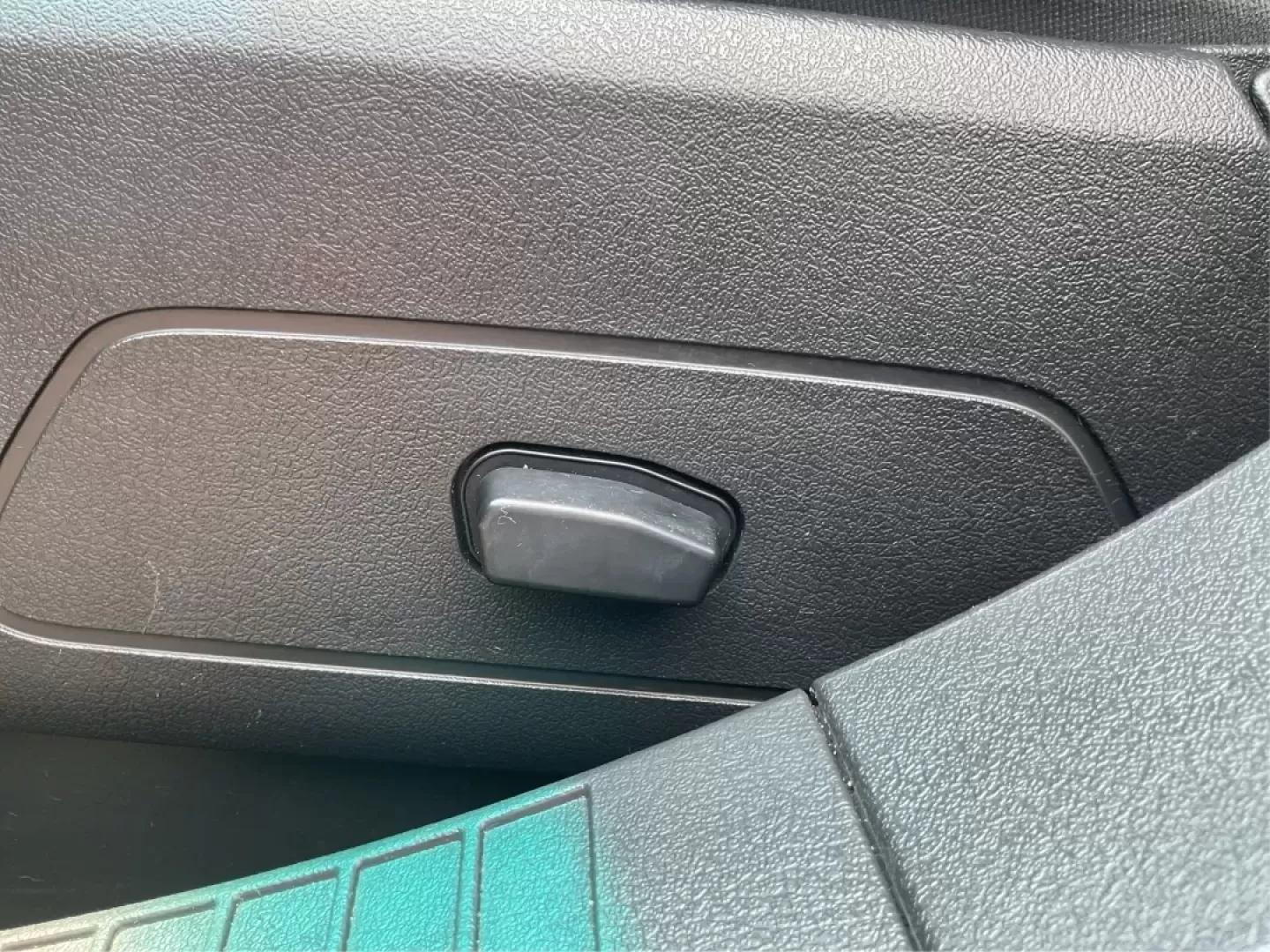 2016 Jeep Compass High Altitude Edition (1C4NJDEB2GD) with an 2.4L I-4 DOHC engine, located at 1230 East Main St, Xenia, OH, 45385, (937) 908-9800, 39.688026, -83.910172 - **Adventure Awaits with this 2016 Jeep Compass High Altitude Edition!**<br /> <br /> Are you ready to elevate your driving experience? Perfect for weekend getaways or long commutes, this 2016 Jeep Compass High Altitude Edition is designed to tackle any journey with confidence and style. At Advantage - Photo#16