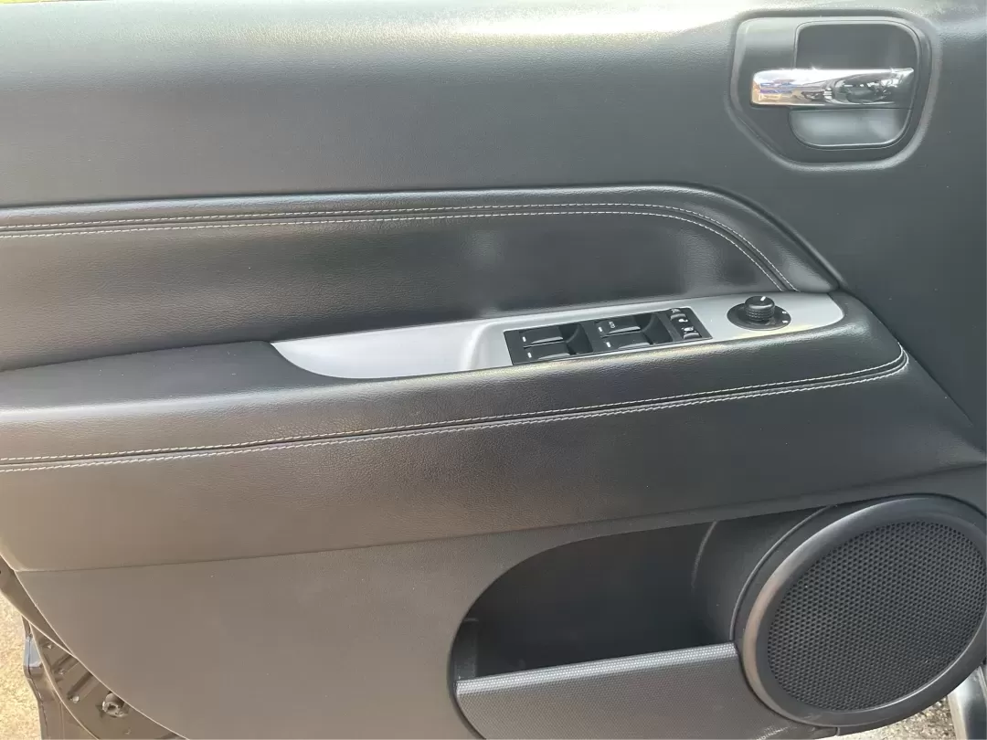 2016 Jeep Compass High Altitude Edition (1C4NJDEB2GD) with an 2.4L I-4 DOHC engine, located at 1230 East Main St, Xenia, OH, 45385, (937) 908-9800, 39.688026, -83.910172 - **Adventure Awaits with this 2016 Jeep Compass High Altitude Edition!**<br /> <br /> Are you ready to elevate your driving experience? Perfect for weekend getaways or long commutes, this 2016 Jeep Compass High Altitude Edition is designed to tackle any journey with confidence and style. At Advantage - Photo#17