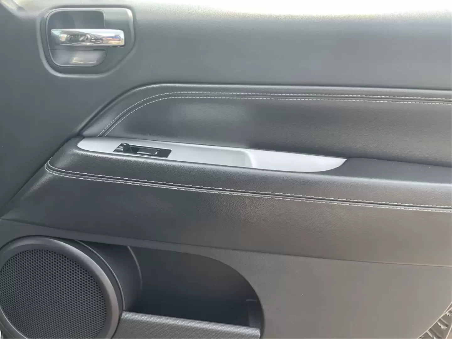 2016 Jeep Compass High Altitude Edition (1C4NJDEB2GD) with an 2.4L I-4 DOHC engine, located at 4508 South Dixie Dr, Moraine, OH, 45439, (937) 908-9800, 39.689976, -84.218452 - **Adventure Awaits with this 2016 Jeep Compass High Altitude Edition!**<br /> <br /> Are you ready to elevate your driving experience? Perfect for weekend getaways or long commutes, this 2016 Jeep Compass High Altitude Edition is designed to tackle any journey with confidence and style. At Advantage - Photo#18