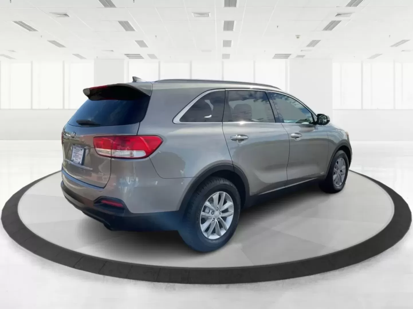 2016 Kia Sorento 2.4L LX (5XYPGDA32GG) with an 2.4L I-4 gasoline direct injection engine, located at 1099 N County Rd 25A , Troy, OH, 45373, (937) 908-9800, 40.057079, -84.212883 - Are you ready to elevate your family adventures while keeping comfort and versatility at the forefront? Look no further than this stunning 2016 Kia Sorento LX, now available at Advantage Car and Credit - Troy. Nestled in the heart of Troy, OH, at 1099 N County Rd 25A, our Buy Here Pay Here dealershi - Photo#2