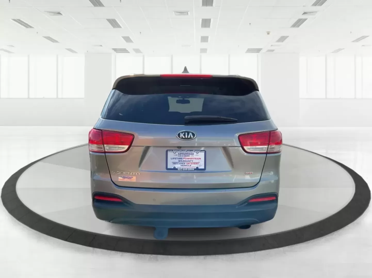 2016 Kia Sorento 2.4L LX (5XYPGDA32GG) with an 2.4L I-4 gasoline direct injection engine, located at 1099 N County Rd 25A , Troy, OH, 45373, (937) 908-9800, 40.057079, -84.212883 - Are you ready to elevate your family adventures while keeping comfort and versatility at the forefront? Look no further than this stunning 2016 Kia Sorento LX, now available at Advantage Car and Credit - Troy. Nestled in the heart of Troy, OH, at 1099 N County Rd 25A, our Buy Here Pay Here dealershi - Photo#3