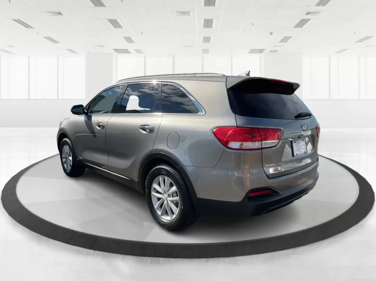 2016 Kia Sorento 2.4L LX (5XYPGDA32GG) with an 2.4L I-4 gasoline direct injection engine, located at 1099 N County Rd 25A , Troy, OH, 45373, (937) 908-9800, 40.057079, -84.212883 - Are you ready to elevate your family adventures while keeping comfort and versatility at the forefront? Look no further than this stunning 2016 Kia Sorento LX, now available at Advantage Car and Credit - Troy. Nestled in the heart of Troy, OH, at 1099 N County Rd 25A, our Buy Here Pay Here dealershi - Photo#4