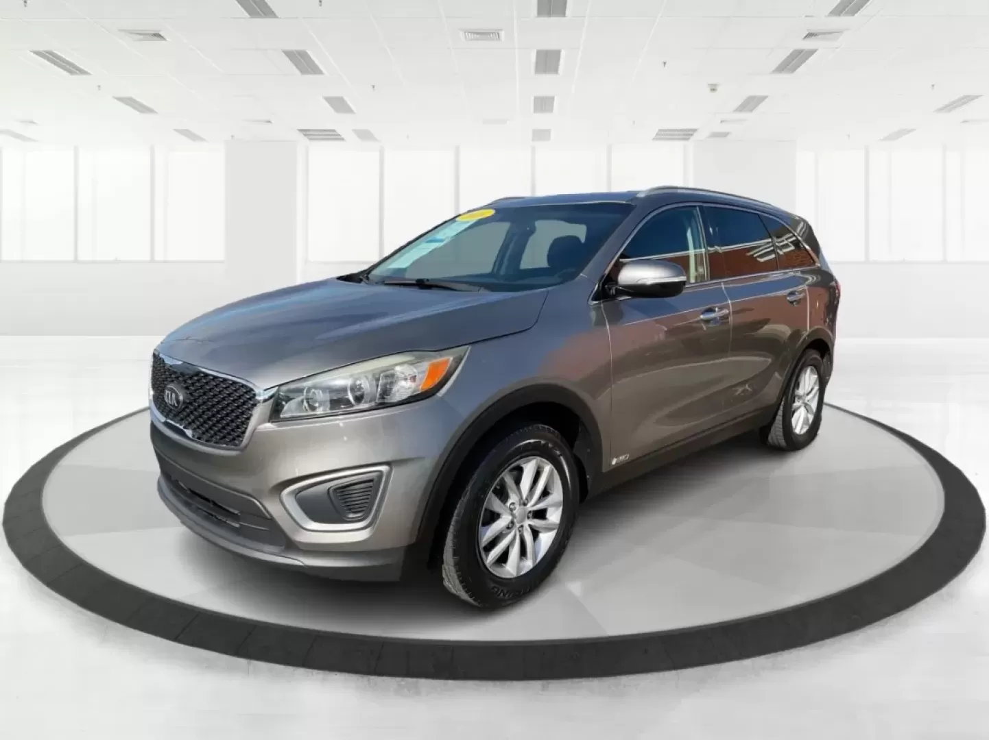 2016 Kia Sorento 2.4L LX (5XYPGDA32GG) with an 2.4L I-4 gasoline direct injection engine, located at 1099 N County Rd 25A , Troy, OH, 45373, (937) 908-9800, 40.057079, -84.212883 - Are you ready to elevate your family adventures while keeping comfort and versatility at the forefront? Look no further than this stunning 2016 Kia Sorento LX, now available at Advantage Car and Credit - Troy. Nestled in the heart of Troy, OH, at 1099 N County Rd 25A, our Buy Here Pay Here dealershi - Photo#8