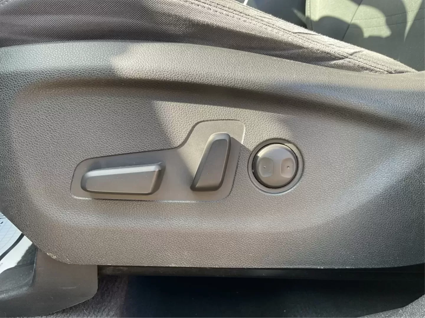 2016 Kia Sorento 2.4L LX (5XYPGDA32GG) with an 2.4L I-4 gasoline direct injection engine, located at 1099 N County Rd 25A , Troy, OH, 45373, (937) 908-9800, 40.057079, -84.212883 - Are you ready to elevate your family adventures while keeping comfort and versatility at the forefront? Look no further than this stunning 2016 Kia Sorento LX, now available at Advantage Car and Credit - Troy. Nestled in the heart of Troy, OH, at 1099 N County Rd 25A, our Buy Here Pay Here dealershi - Photo#17