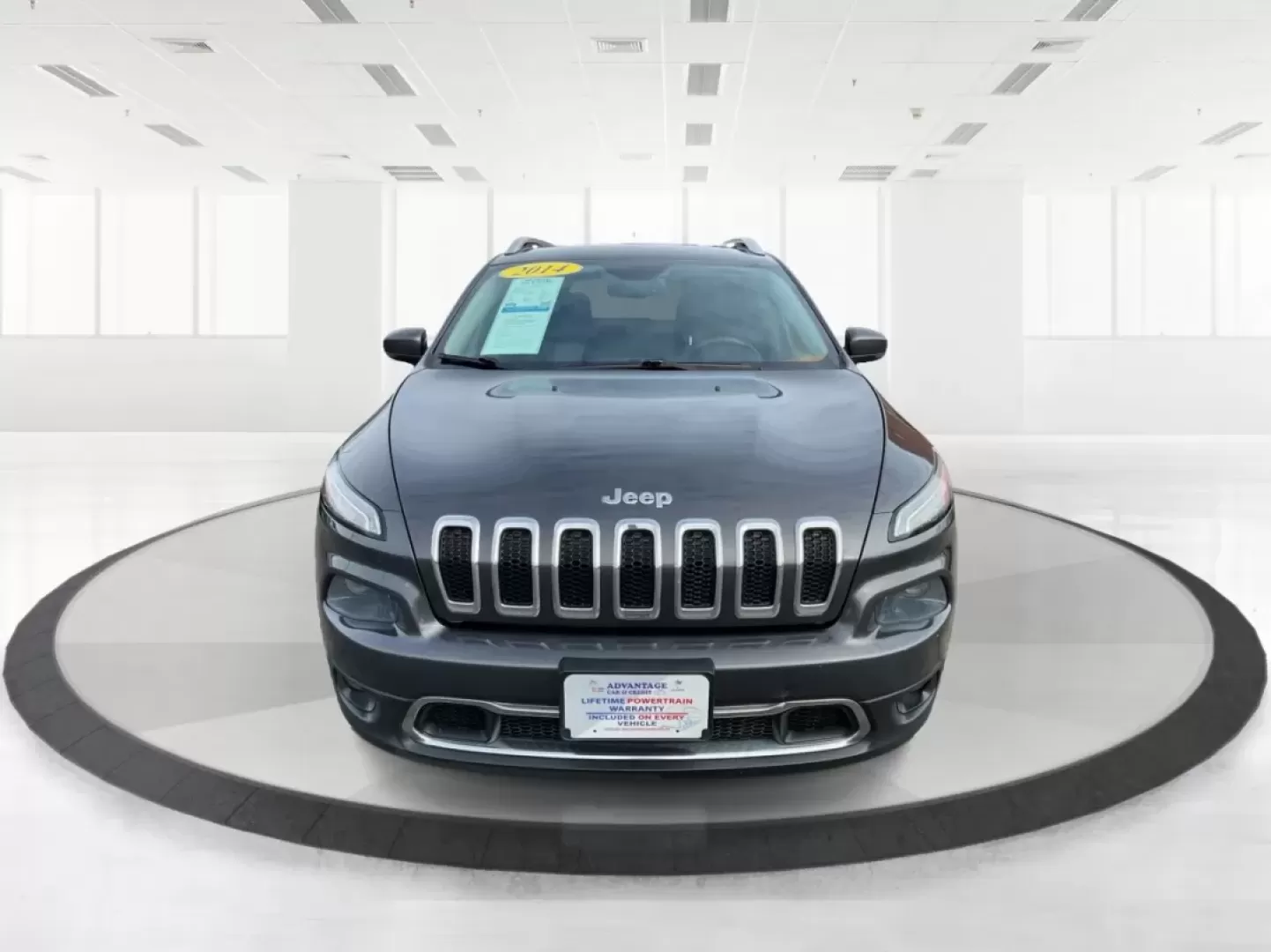 2014 Jeep Cherokee Limited 4WD (1C4PJMDBXEW) with an 2.4L L4 DOHC 16V engine, 9-Speed Automatic transmission, located at 8750 N County Rd 25A, Piqua, OH, 45356, (937) 908-9800, 40.164391, -84.232513 - **Adventure Awaits with the 2014 Jeep Cherokee Limited 4WD**<br /> <br /> Are you ready to elevate your weekend adventures or tackle your daily commute with confidence? The 2014 Jeep Cherokee Limited 4WD is the perfect blend of rugged capability and refined comfort, making it an ideal choice for any - Photo#5