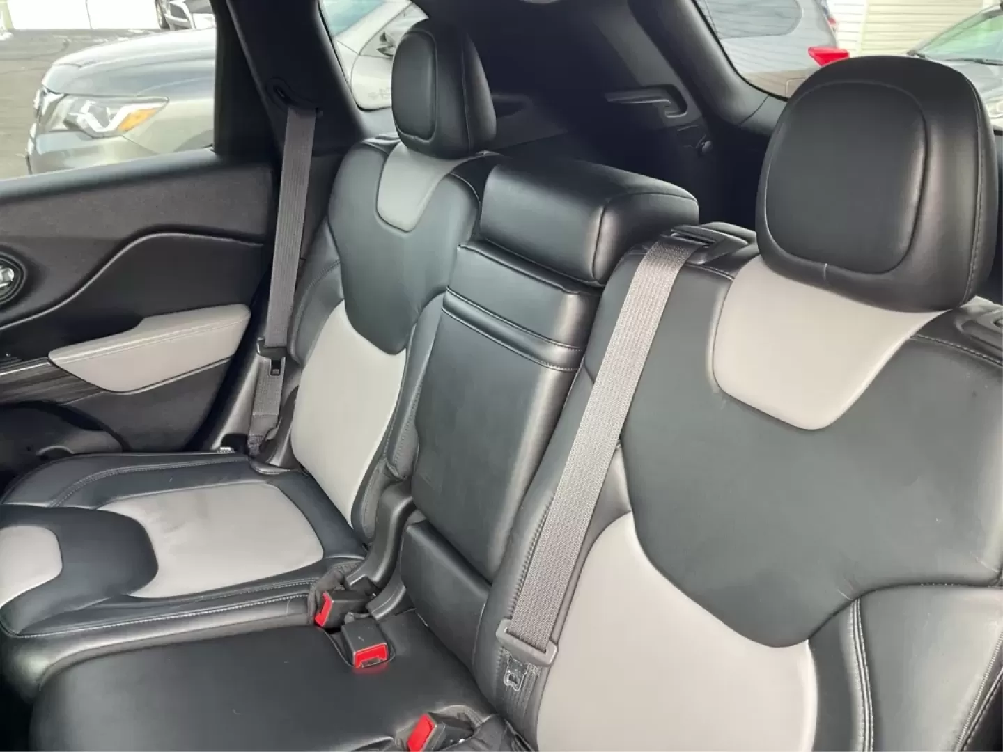 2014 Jeep Cherokee Limited 4WD (1C4PJMDBXEW) with an 2.4L L4 DOHC 16V engine, 9-Speed Automatic transmission, located at 8750 N County Rd 25A, Piqua, OH, 45356, (937) 908-9800, 40.164391, -84.232513 - **Adventure Awaits with the 2014 Jeep Cherokee Limited 4WD**<br /> <br /> Are you ready to elevate your weekend adventures or tackle your daily commute with confidence? The 2014 Jeep Cherokee Limited 4WD is the perfect blend of rugged capability and refined comfort, making it an ideal choice for any - Photo#9