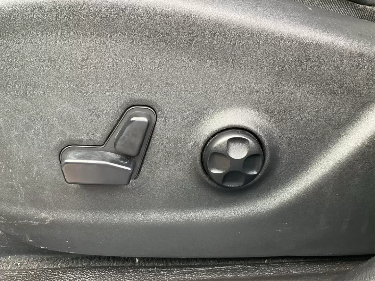 2014 Jeep Cherokee Limited 4WD (1C4PJMDBXEW) with an 2.4L L4 DOHC 16V engine, 9-Speed Automatic transmission, located at 8750 N County Rd 25A, Piqua, OH, 45356, (937) 908-9800, 40.164391, -84.232513 - **Adventure Awaits with the 2014 Jeep Cherokee Limited 4WD**<br /> <br /> Are you ready to elevate your weekend adventures or tackle your daily commute with confidence? The 2014 Jeep Cherokee Limited 4WD is the perfect blend of rugged capability and refined comfort, making it an ideal choice for any - Photo#17