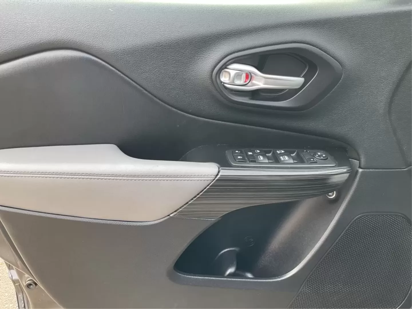 2014 Jeep Cherokee Limited 4WD (1C4PJMDBXEW) with an 2.4L L4 DOHC 16V engine, 9-Speed Automatic transmission, located at 8750 N County Rd 25A, Piqua, OH, 45356, (937) 908-9800, 40.164391, -84.232513 - **Adventure Awaits with the 2014 Jeep Cherokee Limited 4WD**<br /> <br /> Are you ready to elevate your weekend adventures or tackle your daily commute with confidence? The 2014 Jeep Cherokee Limited 4WD is the perfect blend of rugged capability and refined comfort, making it an ideal choice for any - Photo#18