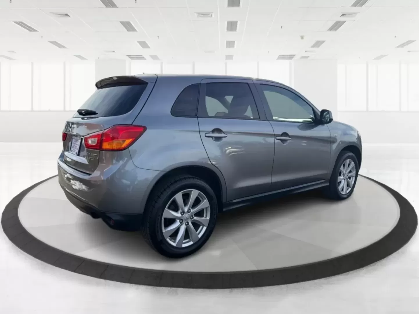 2015 Mitsubishi Outlander ES (4A4AP3AUXFE) with an 2L I-4 DOHC engine, located at 8750 N County Rd 25A, Piqua, OH, 45356, (937) 908-9800, 40.164391, -84.232513 - **Discover Adventure with the 2015 Mitsubishi Outlander - Perfect for Families and Road Trips!**<br /> <br /> At Advantage Car and Credit - Piqua, located at 8750 N County Rd 25A, Piqua, OH 45356, we understand that life is about experiences-whether it's weekend getaways, school runs, or family adve - Photo#2