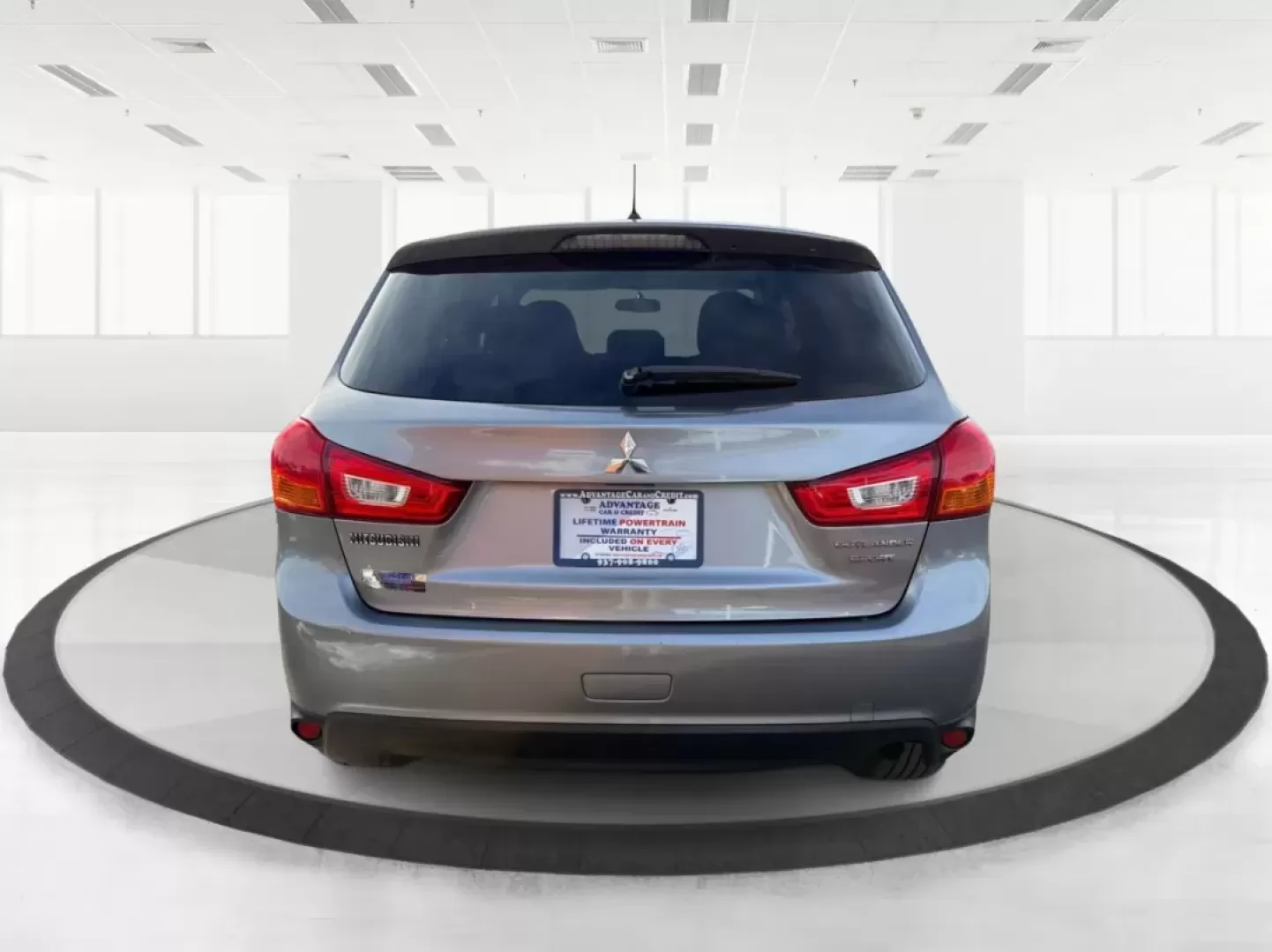 2015 Mitsubishi Outlander ES (4A4AP3AUXFE) with an 2L I-4 DOHC engine, located at 8750 N County Rd 25A, Piqua, OH, 45356, (937) 908-9800, 40.164391, -84.232513 - **Discover Adventure with the 2015 Mitsubishi Outlander - Perfect for Families and Road Trips!**<br /> <br /> At Advantage Car and Credit - Piqua, located at 8750 N County Rd 25A, Piqua, OH 45356, we understand that life is about experiences-whether it's weekend getaways, school runs, or family adve - Photo#3