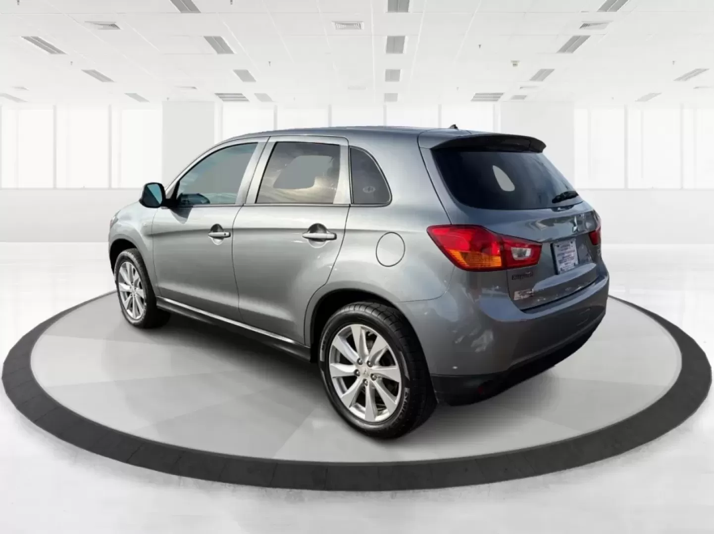 2015 Mitsubishi Outlander ES (4A4AP3AUXFE) with an 2L I-4 DOHC engine, located at 8750 N County Rd 25A, Piqua, OH, 45356, (937) 908-9800, 40.164391, -84.232513 - **Discover Adventure with the 2015 Mitsubishi Outlander - Perfect for Families and Road Trips!**<br /> <br /> At Advantage Car and Credit - Piqua, located at 8750 N County Rd 25A, Piqua, OH 45356, we understand that life is about experiences-whether it's weekend getaways, school runs, or family adve - Photo#4