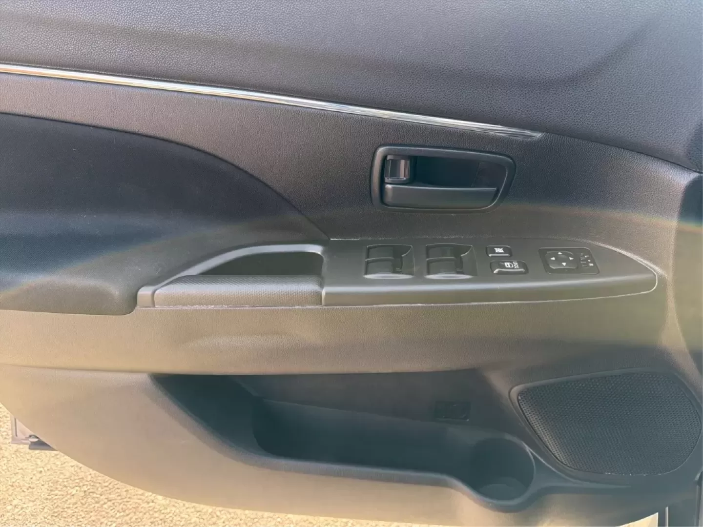 2015 Mitsubishi Outlander ES (4A4AP3AUXFE) with an 2L I-4 DOHC engine, located at 8750 N County Rd 25A, Piqua, OH, 45356, (937) 908-9800, 40.164391, -84.232513 - **Discover Adventure with the 2015 Mitsubishi Outlander - Perfect for Families and Road Trips!**<br /> <br /> At Advantage Car and Credit - Piqua, located at 8750 N County Rd 25A, Piqua, OH 45356, we understand that life is about experiences-whether it's weekend getaways, school runs, or family adve - Photo#17