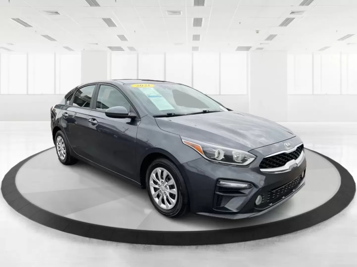 2021 Kia Forte FE (3KPF24AD5ME) with an 2L I-4 DOHC engine, located at 8750 N County Rd 25A, Piqua, OH, 45356, (937) 908-9800, 40.164391, -84.232513 - Are you looking for a reliable vehicle that suits your busy lifestyle? Whether you're commuting to work, shuttling the kids to school, or planning your next weekend adventure, the 2021 Kia Forte is the perfect sedan for you. With its impressive fuel efficiency, spacious interior, and advanced featur - Photo#0