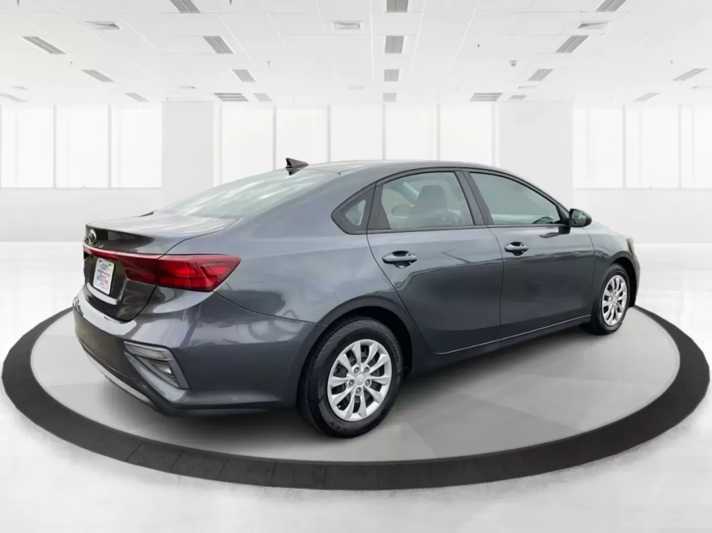 2021 Kia Forte FE (3KPF24AD5ME) with an 2L I-4 DOHC engine, located at 8750 N County Rd 25A, Piqua, OH, 45356, (937) 908-9800, 40.164391, -84.232513 - Are you looking for a reliable vehicle that suits your busy lifestyle? Whether you're commuting to work, shuttling the kids to school, or planning your next weekend adventure, the 2021 Kia Forte is the perfect sedan for you. With its impressive fuel efficiency, spacious interior, and advanced featur - Photo#2
