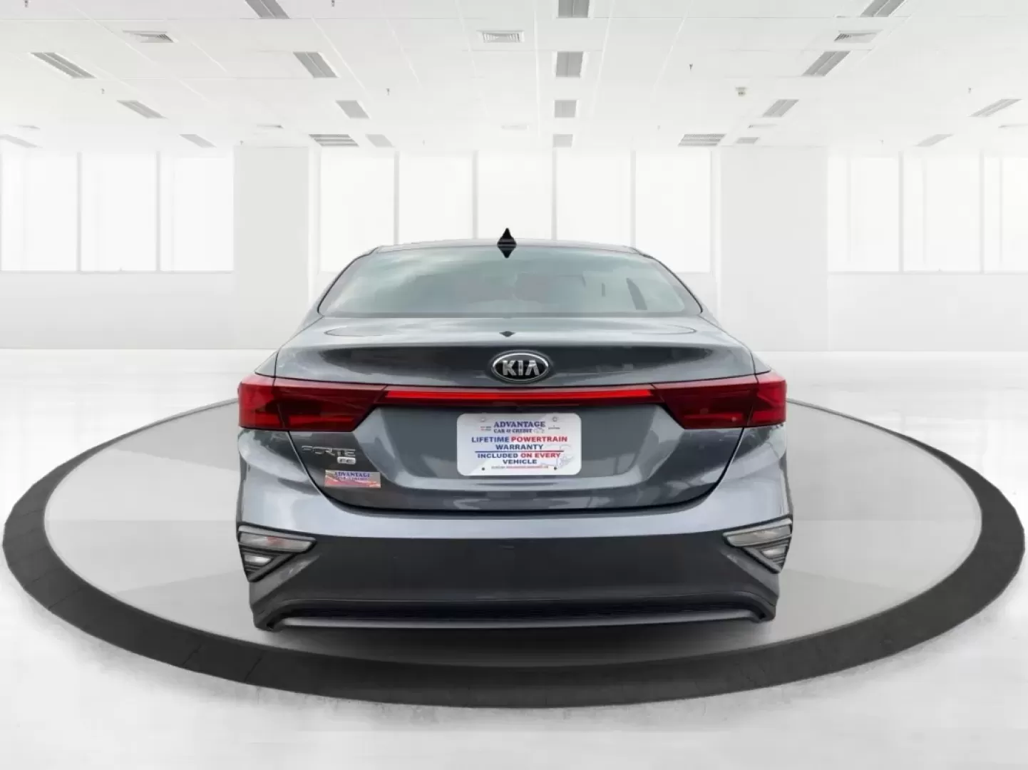 2021 Kia Forte FE (3KPF24AD5ME) with an 2L I-4 DOHC engine, located at 8750 N County Rd 25A, Piqua, OH, 45356, (937) 908-9800, 40.164391, -84.232513 - Are you looking for a reliable vehicle that suits your busy lifestyle? Whether you're commuting to work, shuttling the kids to school, or planning your next weekend adventure, the 2021 Kia Forte is the perfect sedan for you. With its impressive fuel efficiency, spacious interior, and advanced featur - Photo#3