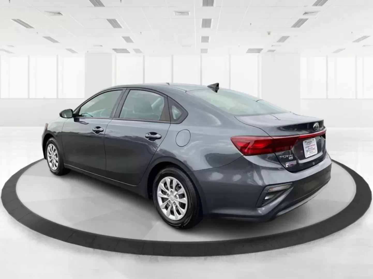 2021 Kia Forte FE (3KPF24AD5ME) with an 2L I-4 DOHC engine, located at 8750 N County Rd 25A, Piqua, OH, 45356, (937) 908-9800, 40.164391, -84.232513 - Are you looking for a reliable vehicle that suits your busy lifestyle? Whether you're commuting to work, shuttling the kids to school, or planning your next weekend adventure, the 2021 Kia Forte is the perfect sedan for you. With its impressive fuel efficiency, spacious interior, and advanced featur - Photo#4